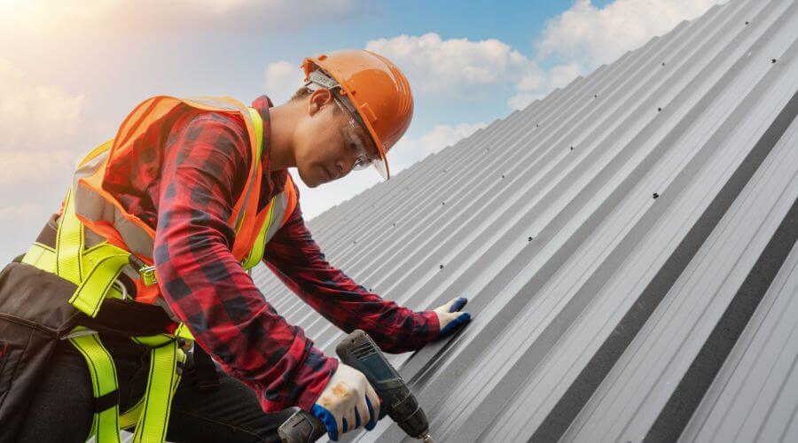 Professional gutter cleaning in Northridge, CA